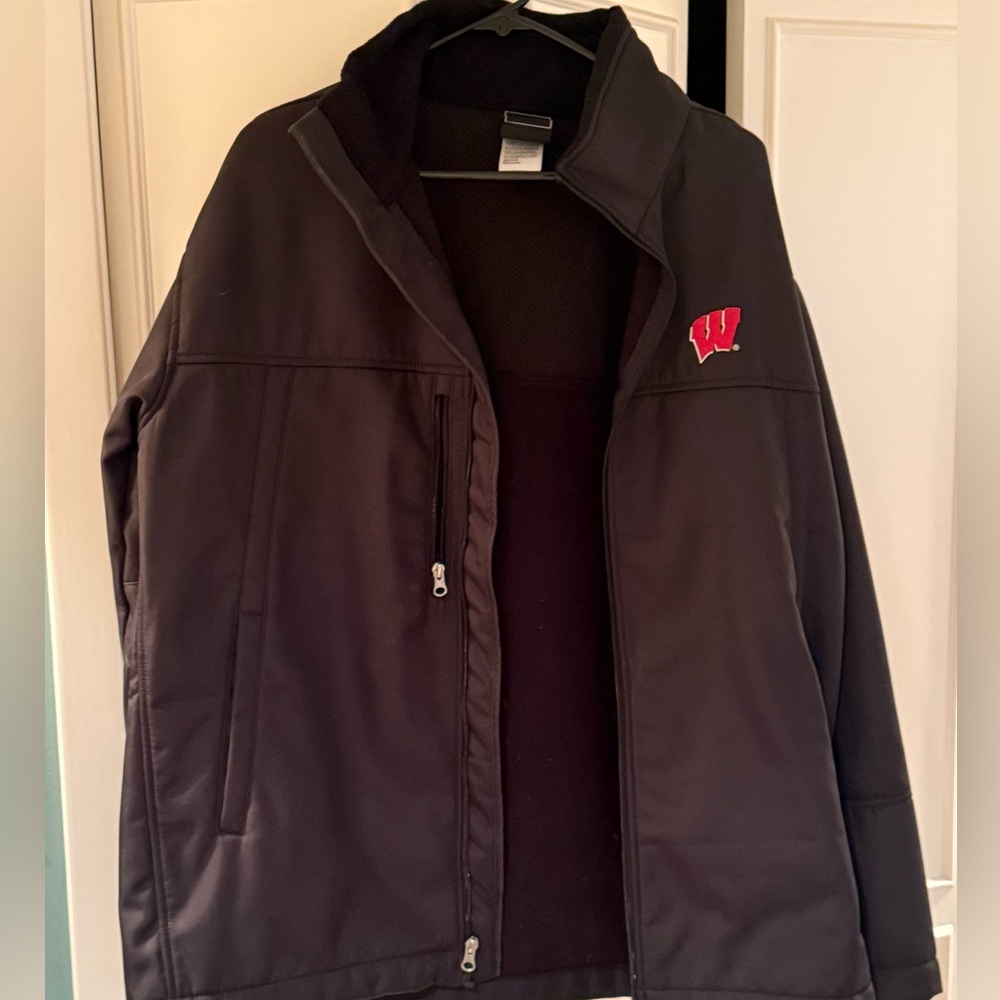 Men’s Wisconsin Badger Fleece Lined Jacket in EUC; Size Medium